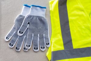 Jak poprawić bezpieczeństwo pracowników na drodze przy pomocy odpowiedniego ubioru?
