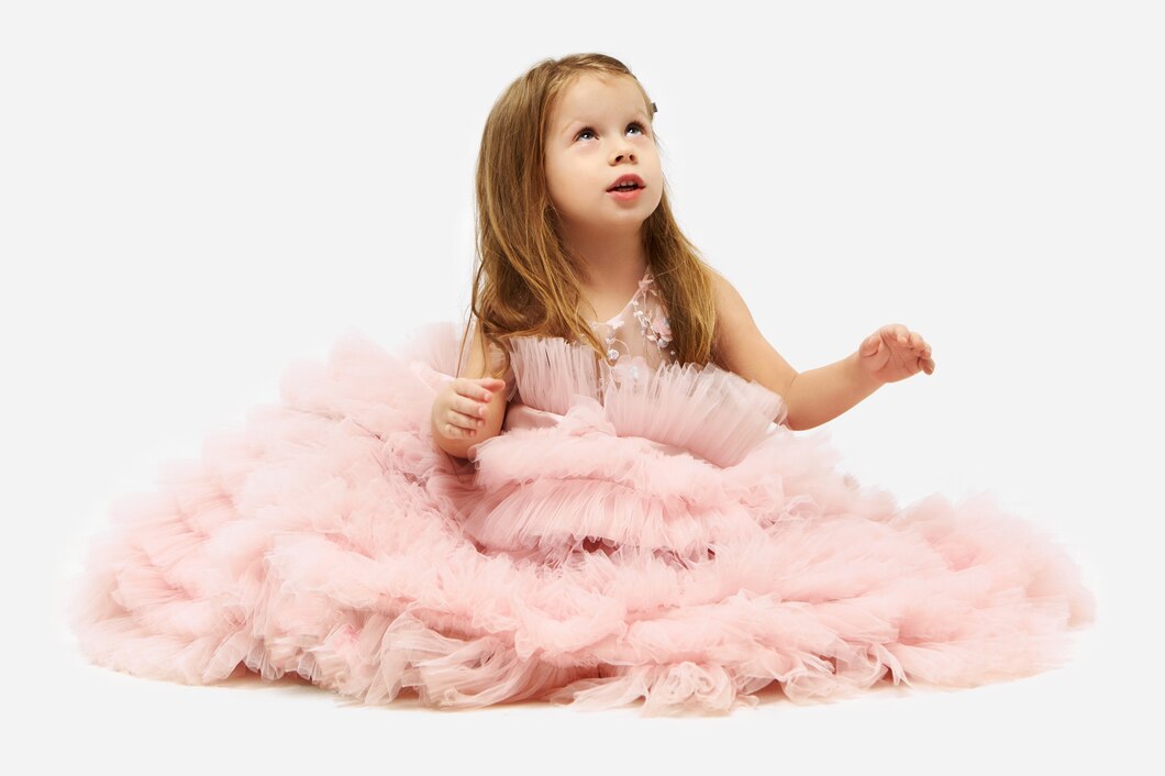 Jak dobrać wymarzoną sukienkę dla małej dziewczynki?