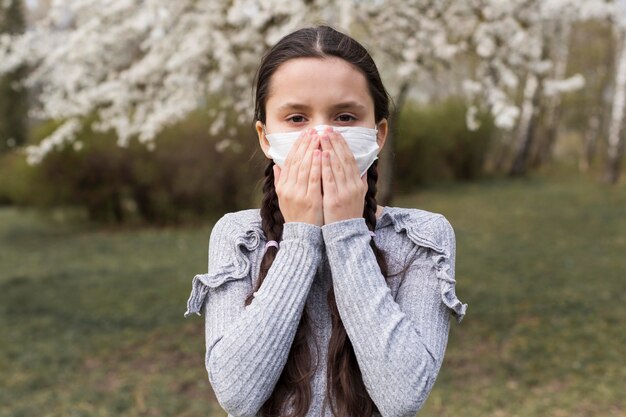 Jak skutecznie radzić sobie z objawami alergii sezonowej?