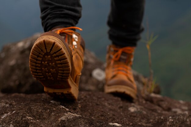 Jak wybrać odpowiednie buty na górskie wędrówki?