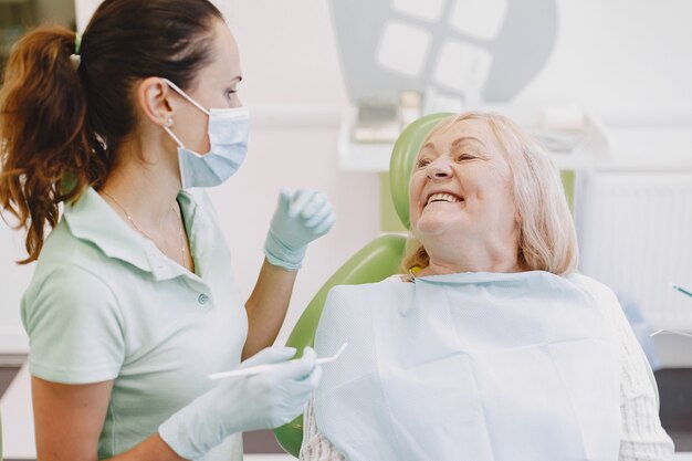 Jakie są korzyści z zastosowania implantów stomatologicznych?