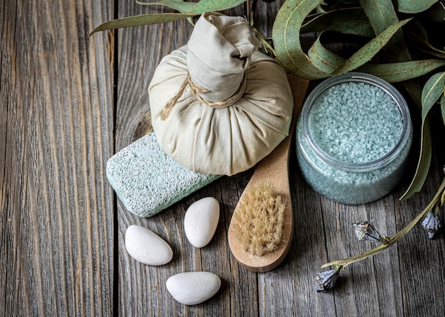 Harmonia stylu: jak naturalne dodatki mogą podkreślić naszą urodę i spokój ducha