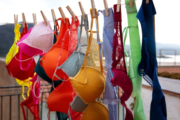 Sekrety tradycyjnych technik farbowania tkanin: Jak naturalne metody wpływają na współczesną modę?