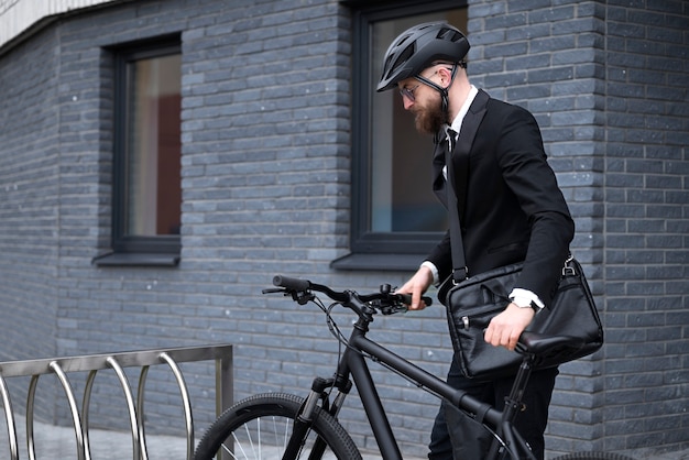 Jak wybrać idealną torbę rowerową na każdą pogodę?